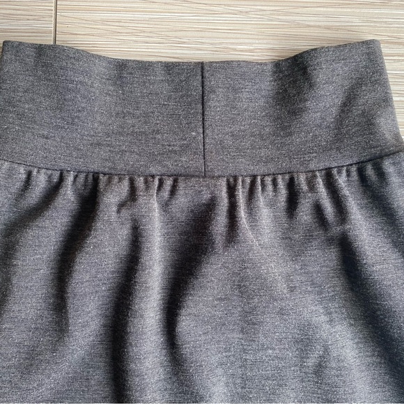 NWT Mandala Design Grey Stretch Pencil Skirt Size XS - Picture 6 of 8